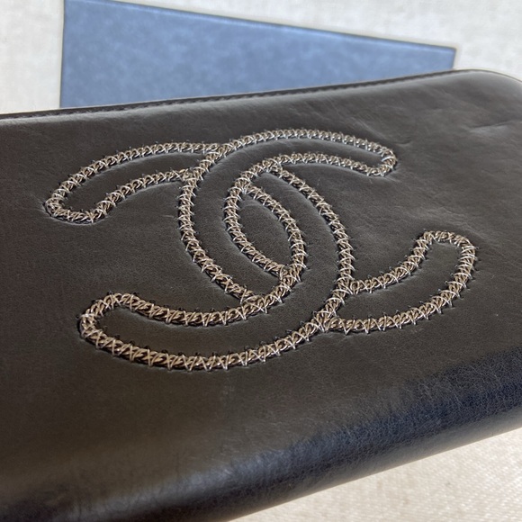 Chanel Black Silver Embo Long Zip w/ Large CC - Picture 8 of 12